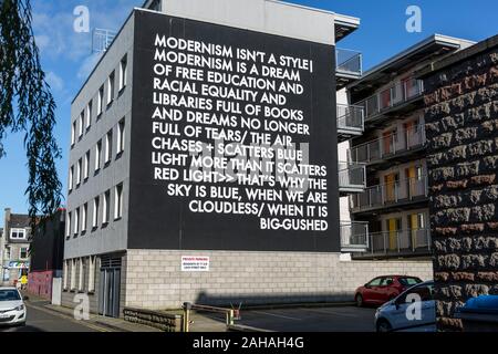 Nuart Art Festival Aberdeen Wandgemälde auf der Jopps Lane vom Künstler Robert Montgomery, Schottland, Großbritannien Stockfoto