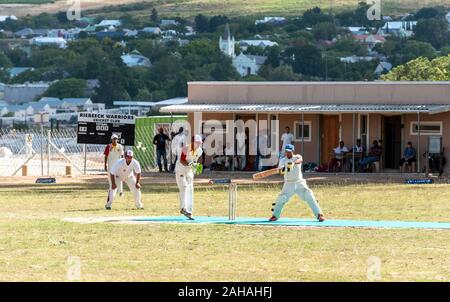 Riebeeck West, Swartland, Western Cape, Südafrika. November 2019. Cricketers spielen an der Riebeeck West Krieger home Boden Stockfoto