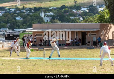 Riebeeck West, Swartland, Western Cape, Südafrika. November 2019. Cricketers spielen an der Riebeeck West Krieger home Boden Stockfoto