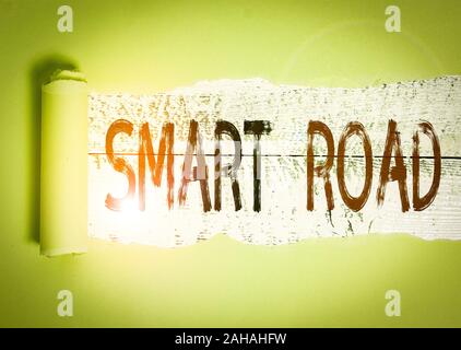 Konzeptionelle Handschrift zeigt Smart Road. Begriff Sinne verschiedene Möglichkeiten, Technologien werden in Straßen Karton, die zerrissen ist integriert Stockfoto