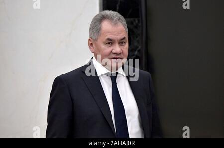 Moskau, Russland. 27. Dezember, 2019. Russische Verteidigungsminister Sergej Shoigu vor Beginn der Zusammenkunft mit den ständigen Mitgliedern des Sicherheitsrates der Russischen Föderation bei der Kreml Dezember 27, 2019 in Moskau, Russland. Credit: Aleksey Nikolskyi/Kreml Pool/Alamy leben Nachrichten Stockfoto