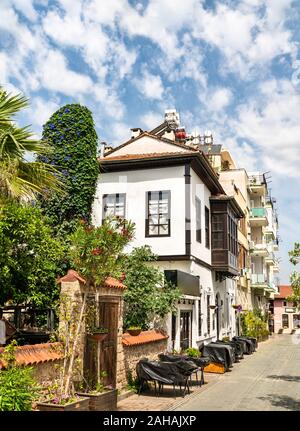 Traditionelle Häuser in der Altstadt von Antalya, Türkei Stockfoto