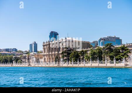 Dolmabahce Palast, im Stadtteil Besiktas Istanbul, Türkei, an der europäischen Küste der Straße von Istanbul, diente als die wichtigsten Administr Stockfoto