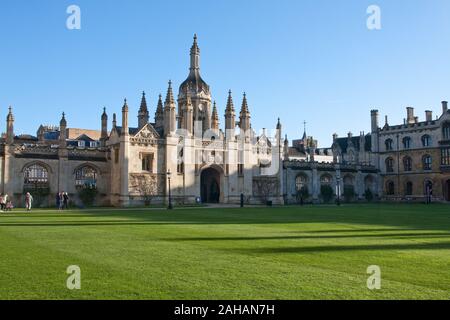 Das Torhaus und Bildschirm auf der Vorderseite Hof, King's College, Cambridge Stockfoto