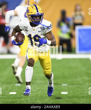 Detroit, Michigan, USA. 26 Dez, 2019. Pittsburgh Tailback VÃLIQUE CARTER #19 läuft während eines Spiels zwischen Pittsburgh und Eastern Michigan im Ford Field in Detroit, Michigan. Pitt Leoparden gewann das Spiel 34-30. Credit: Scott Hasse/ZUMA Draht/Alamy leben Nachrichten Stockfoto