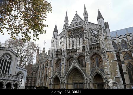 Außenansicht des Westminster Abbey Fassade im Herbst in der Nähe von Parliament Square in London England UK KATHY DEWITT Stockfoto