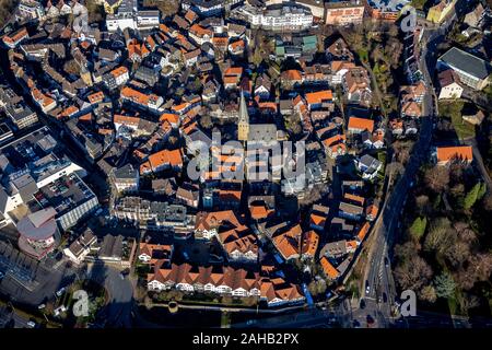 Luftaufnahme, Evang. St. - Georgs - Kirche, malerische Altstadt, Hattingen, Ennepe-Ruhr-Kreis, Ruhrgebiet, Nordrhein-Westfalen, Deutschland, DE, Europa, ha Stockfoto