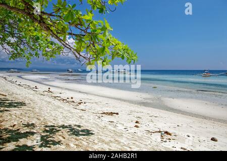 Panorama auf Bohol Sea, an Dumaluan Strand in Philippinen, Insel Panglao Stockfoto