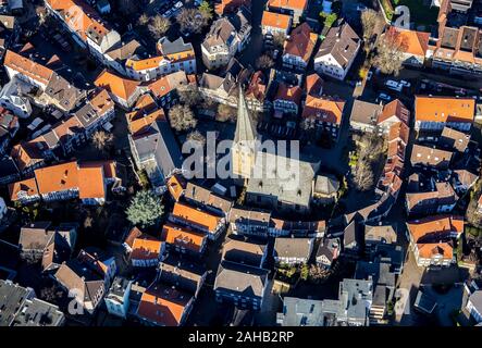 Luftaufnahme, Evang. St. - Georgs - Kirche, malerische Altstadt, Hattingen, Ennepe-Ruhr-Kreis, Ruhrgebiet, Nordrhein-Westfalen, Deutschland, DE, Europa, ha Stockfoto