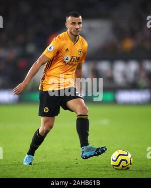 Wolverhampton Wanderers' Romain Saiss während der Premier League Spiel im Molineux, Wolverhampton. Stockfoto