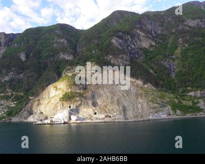 Norwegische Olivenmine, North Cape Minerals, Sibelco, AS Olivin, Raudbergvika Olivenmine, Norddal, Møre Og Romsdal, Norwegen Stockfoto