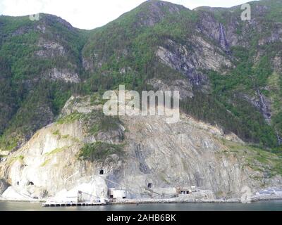 Norwegische Olivenmine, North Cape Minerals, Sibelco, AS Olivin, Raudbergvika Olivenmine, Norddal, Møre Og Romsdal, Norwegen Stockfoto