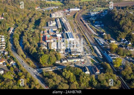 Luftbild, Arnsberg (Westf) Bahnhof, Gewerbegebiet Zu den Werkstätten, Arnsberg, Sauerland, Nordrhein-Westfalen, Deutschland, Arnsberg (Wir Stockfoto