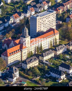 Luftbild, Gebäude der Bezirksregierung Rathaus in Arnsberg, Arnsberg, Sauerland, Nordrhein-Westfalen, Deutschland, altes Gebäude und n Stockfoto
