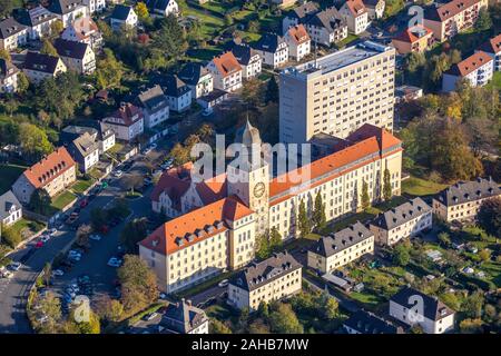 Luftbild, Gebäude der Bezirksregierung Rathaus in Arnsberg, Arnsberg, Sauerland, Nordrhein-Westfalen, Deutschland, altes Gebäude und n Stockfoto