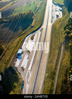Luftbild, Autobahn A46 Verlängerung, Bestwig Parkplatz an der A46, Anschluss Bestwig und Olsberg mit autobahnbrücke Nuttlar, Borghausen, Bestw Stockfoto