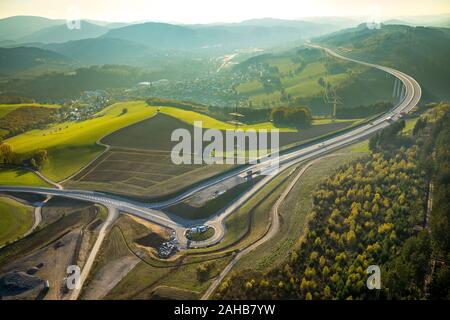 Luftbild, Kreisverkehr am Ende der Autobahn, Autobahn A46 Verlängerung, Bestwig und Olsberg mit Autobahnbrücke, Bestwig, Nuttlar, S Stockfoto