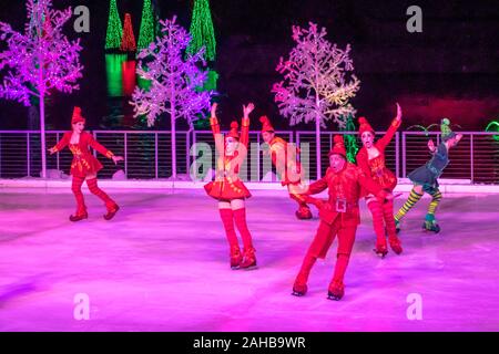 Orlando, Florida. Dezember 21, 2019 Winter Wonderland auf Eis bei Seaworlds Weihnachtsfeier Stockfoto