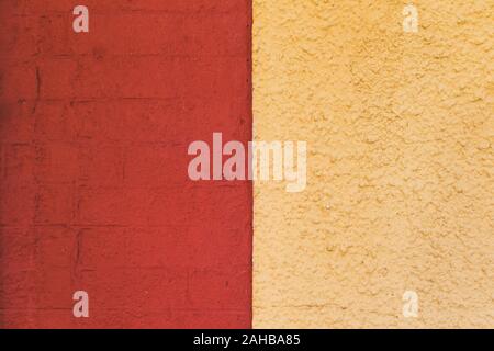 Retro rot gelb Beton Mauer Hintergrund Textur Stockfoto