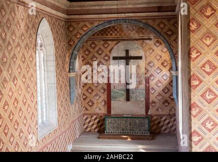 Sintra, Portugal - 21 August 2019: eingerichtete Kapelle mit Kreuz in dem Nationalen Palast in Sintra, nahe bei Lissabon Stockfoto