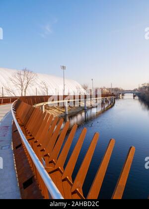 Riverview Brücke, Chicago's längste Fußgängerbrücke. 312 RiverRun, North Branch Chicago River. Stockfoto