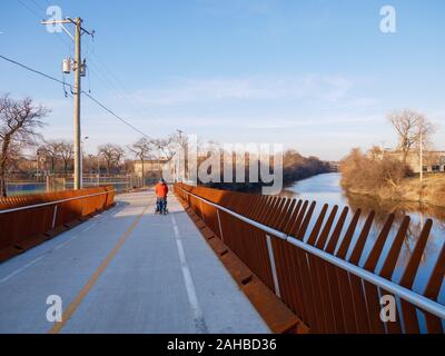 Riverview Brücke, Chicago's längste Fußgängerbrücke. 312 RiverRun, North Branch Chicago River. Stockfoto