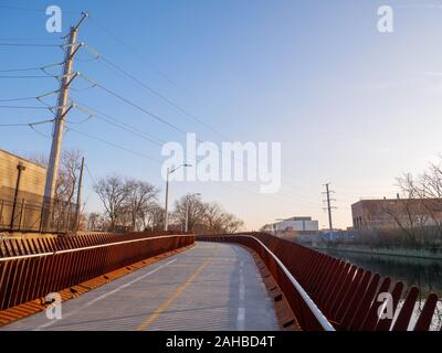 Riverview Brücke, Chicago's längste Fußgängerbrücke. 312 RiverRun, North Branch Chicago River. Stockfoto