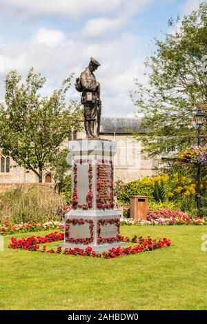 Amersham, England - 22. August 2019: Ist World War Memorial in der Altstadt. Das Denkmal ist ein Kristallisationspunkt für die Erinnerung. Stockfoto