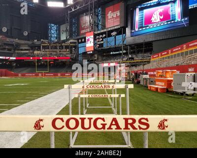 Phoenix, AZ, USA. 27 Dez, 2019. Die Washington State Cougars gegen Luftwaffe am Cheez-It Schüssel Vorschau, Chase Field, in Phoenix, AZ. (Absolut komplette Fotograf & Company Credit: Jose Marin/MarinMedia.org/Cal Sport Media) (HOLLYWOOD DAS LEBEN HERAUS, SHUTTERSTOCK AUS). Credit: Csm/Alamy leben Nachrichten Stockfoto