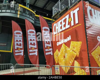 Phoenix, AZ, USA. 27 Dez, 2019. Die Washington State Cougars gegen Luftwaffe am Cheez-It Schüssel Vorschau, Chase Field, in Phoenix, AZ. (Absolut komplette Fotograf & Company Credit: Jose Marin/MarinMedia.org/Cal Sport Media) (HOLLYWOOD DAS LEBEN HERAUS, SHUTTERSTOCK AUS). Credit: Csm/Alamy leben Nachrichten Stockfoto