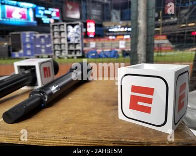 Phoenix, AZ, USA. 27 Dez, 2019. Die Washington State Cougars gegen Luftwaffe am Cheez-It Schüssel Vorschau, Chase Field, in Phoenix, AZ. (Absolut komplette Fotograf & Company Credit: Jose Marin/MarinMedia.org/Cal Sport Media) (HOLLYWOOD DAS LEBEN HERAUS, SHUTTERSTOCK AUS). Credit: Csm/Alamy leben Nachrichten Stockfoto