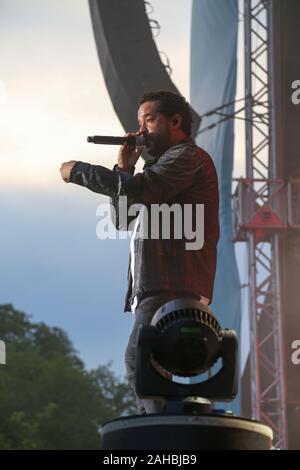 Adel Tawil bei der Taufe MeinSchiff 4 in Kiel am 05.06.2015 Stockfoto