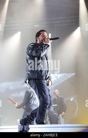 Adel Tawil bei der Taufe MeinSchiff 4 in Kiel am 05.06.2015 Stockfoto