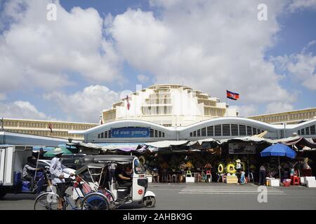 Verkehr am Zentralmarkt, Phnom Penh, Kambodscha Stockfoto