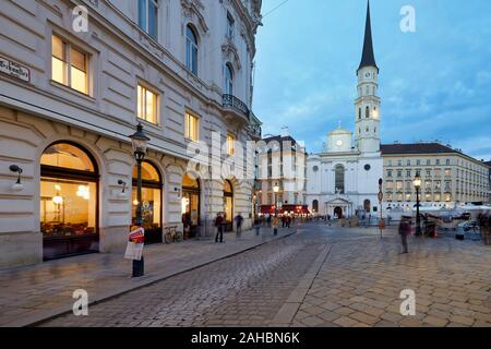 Hofburg und St. Michael Kirche in Michaeler Platz. Wien Österreich Stockfoto