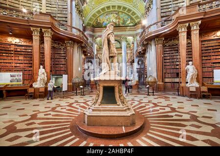 Der Prunksaal, Zentrum der alten kaiserlichen Bibliothek innerhalb der Österreichischen Nationalbibliothek. Wien Österreich Stockfoto