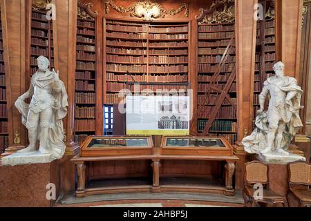 Der Prunksaal, Zentrum der alten kaiserlichen Bibliothek innerhalb der Österreichischen Nationalbibliothek. Wien Österreich Stockfoto