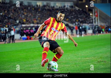 Rades, Tunis. 27 Dez, 2019. Anis Badri von EST (8) in Aktion während der Partie EST (Tunesien) vs ALS V Club (DR Kongo) CAF insgesamt Liga der afrikanischen Champions bei Rades Stadion. Credit: Chokri Mahjoub/ZUMA Draht/Alamy leben Nachrichten Stockfoto