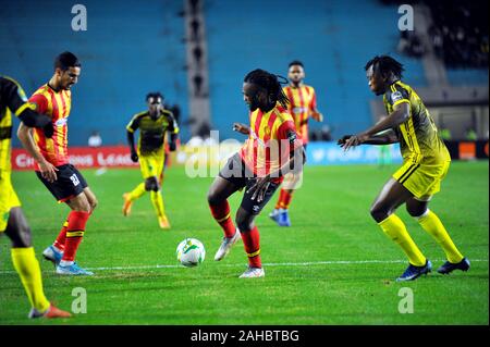 Rades, Tunis. 27 Dez, 2019. Ibrahim Ouattara von EST (9) in Aktion während der Partie EST (Tunesien) vs ALS V Club (DR Kongo) CAF insgesamt Liga der afrikanischen Champions bei Rades Stadion. Credit: Chokri Mahjoub/ZUMA Draht/Alamy leben Nachrichten Stockfoto