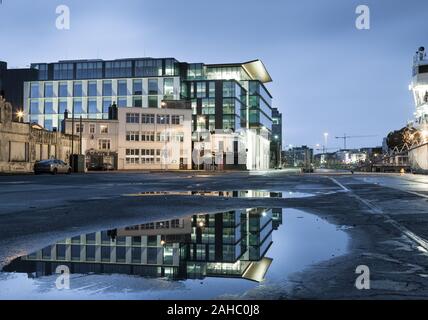 Die Stadt Cork, Cork, Irland. 28. Dezember, 2019. Ein Blick auf die neue Navigation Square von Kennedy Kai auf einer feuchten Ende Dezember Morgen in Cork, Irland. Derzeit noch im Bau das neue Büro soll bis Mitte Sommer zu öffnen, 2020. - Gutschrift; David Creedon/Alamy leben Nachrichten Stockfoto