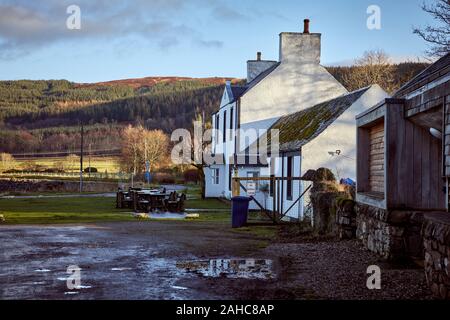 Am späten Nachmittag die Sonne nimmt die Oyster Bar Pub und Restaurant im Otter Fähre am Loch Fyne. 17/12/19. Stockfoto