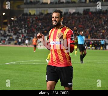 Rades, Tunesien. 27 Dez, 2019. Player's Esperanc Sameh Derbali in Aktion Während der CAF Champions League 2019 - 20 Fußballspiel zwischen Esperance sportive Tunesien und als. V. Club Kongo in Rades gesehen. (Endstand; Esperance sportive 0:0 als v. Club) Credit: SOPA Images Limited/Alamy leben Nachrichten Stockfoto