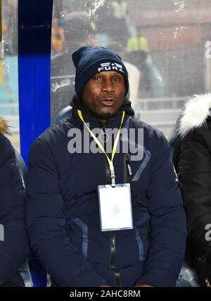 Rades, Tunesien. 27 Dez, 2019. Als V. Club Kongo Trainer Florent Ibenge während der CAF Champions League 2019 - 20 Fußballspiel zwischen Esperance sportive Tunesien und als. V. Club Kongo in Rades gesehen. (Endstand; Esperance sportive 0:0 als v. Club) Credit: SOPA Images Limited/Alamy leben Nachrichten Stockfoto