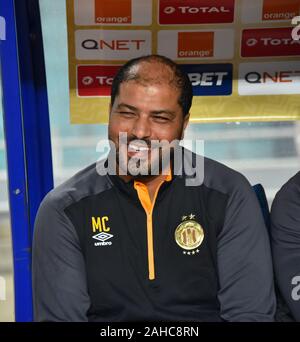 Rades, Tunesien. 27 Dez, 2019. Esperance Sportive Tunesien Trainer Mouine Chaabani vor der CAF Champions League 2019 - 20 Fußballspiel zwischen Esperance sportive Tunesien und als. V. Club Kongo in Rades. (Endstand; Esperance sportive 0:0 als v. Club) Credit: SOPA Images Limited/Alamy leben Nachrichten Stockfoto