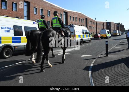 Police Scotland - Mounted Division bei einem stammmarsch in Glasgow im Stand Stockfoto