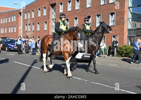 Police Scotland - Mounted Division bei einem stammmarsch in Glasgow im Stand Stockfoto