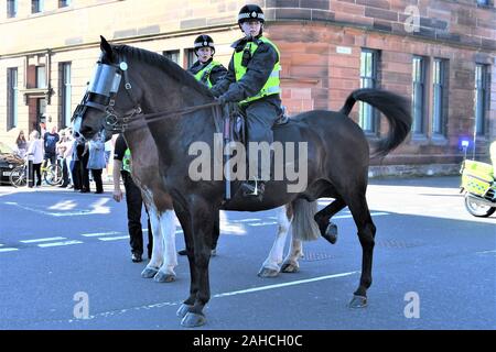 Police Scotland - Mounted Division bei einem stammmarsch in Glasgow im Stand Stockfoto