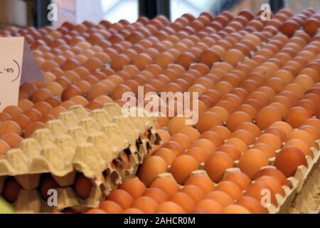 Eier auf Anzeige auf einen Markt in Budapest Abschaltdruck Stockfoto