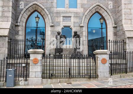 Aberdeen Fishing Industrie Denkmal von David Williams-Ellis im Maritime Museum, Shiprow, Aberdeen, Schottland, UK Stockfoto