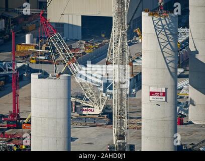 Genua, Italien. 28. Dez 2019. In der fünften Etage war am späten Vormittag im Westen Baustelle der neuen Brücke über den Polcevera angehoben. (Riccardo Arata/Fotogramma, Genua - 2019-12-28) p.s. La foto e 'utilizzabile nel rispetto del contesto in Cui e' Stata scattata, e senza intento diffamatorio del decoro delle Persone rappresentate Credit: Unabhängige Fotoagentur Srl/Alamy leben Nachrichten Stockfoto